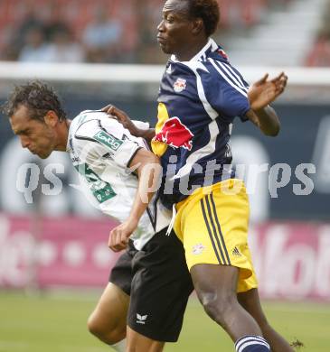 Fussball. Tipp3 Bundesliga. SK Kelag Kaernten gegen Red Bull Salzburg. Prawda Christian (Kaernten),  Tchoyi Somen (Salzburg). Klagenfurt, 31.8.2008
Foto: Kuess

---
pressefotos, pressefotografie, kuess, qs, qspictures, sport, bild, bilder, bilddatenbank