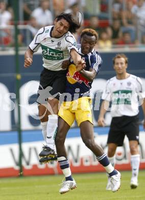 Fussball. Tipp3 Bundesliga. SK Kelag Kaernten gegen Red Bull Salzburg. Chaile Carlos (Kaernten),  Tchoyi Somen (Salzburg). Klagenfurt, 31.8.2008
Foto: Kuess

---
pressefotos, pressefotografie, kuess, qs, qspictures, sport, bild, bilder, bilddatenbank