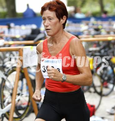 Woerthersee Triathlon. Schwimmen, Radfahren, Laufen. Karoline Kaefer. Poertschach, am 31.8.2008.
Foto: Kuess

---
pressefotos, pressefotografie, kuess, qs, qspictures, sport, bild, bilder, bilddatenbank