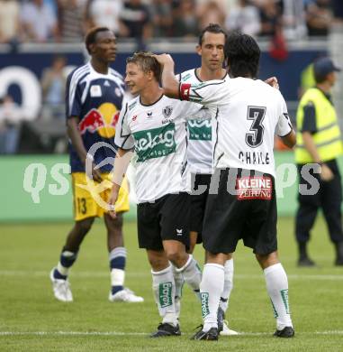 Fussball. Tipp3 Bundesliga. SK Kelag Kaernten gegen Red Bull Salzburg. Jubel Junuzovic Zlatko,Prawda Christian, Chaile Carlos (Kaernten). Klagenfurt, 31.8.2008
Foto: Kuess

---
pressefotos, pressefotografie, kuess, qs, qspictures, sport, bild, bilder, bilddatenbank