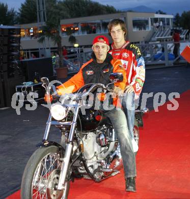 EBEL. Eishockey Bundesliga. Mannschaftspraesentation KAC. Hundertpfund Thomas. Woertherseebuehne. Klagenfurt, am 4.9.2008.
Foto: Kuess

---
pressefotos, pressefotografie, kuess, qs, qspictures, sport, bild, bilder, bilddatenbank