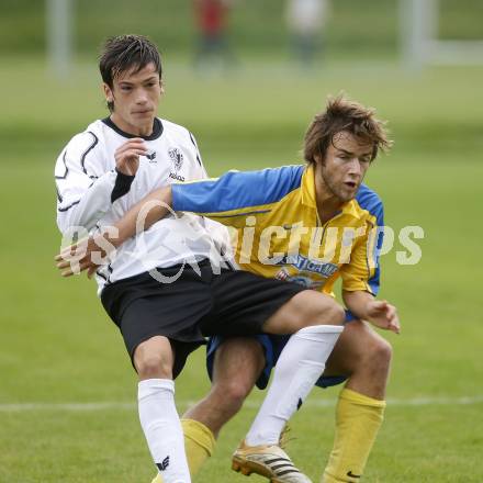 Fussball. Kaerntner Liga. SK Austria Kelag Kärnten 1b gegen FC-WR Nussdorf/Debant A. Ozegovic Elvis (Austria Kaernten), Behounek Stefan (Nussdorf). Klagenfurt, 27.9.2008. 
Copyright Kuess

---
pressefotos, pressefotografie, kuess, qs, qspictures, sport, bild, bilder, bilddatenbank