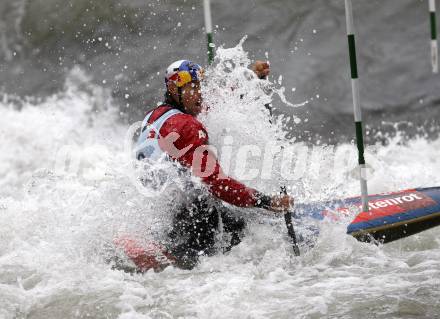 Kaerntner Landesmeisterschaften Wildwasser. Kajak. Harald Hudetz. Klagenfurt - Gurkerbruecke, 28.9.2008.
Foto: Kuess

---
pressefotos, pressefotografie, kuess, qs, qspictures, sport, bild, bilder, bilddatenbank