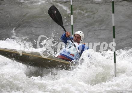 Kaerntner Landesmeisterschaften Wildwasser. Kajak. Norbert Sattler (KV klagenfurt, AUT). Silbermedaillengewiiner bei der Sommerolympiade 1972. Klagenfurt - Gurkerbruecke, 28.9.2008.
Foto: Kuess


---
pressefotos, pressefotografie, kuess, qs, qspictures, sport, bild, bilder, bilddatenbank