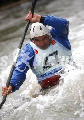 Kaerntner Landesmeisterschaften Wildwasser. Kajak. Norbert Sattler (KV klagenfurt, AUT). Silbermedaillengewiiner bei der Sommerolympiade 1972. Klagenfurt - Gurkerbruecke, 28.9.2008.
Foto: Kuess


---
pressefotos, pressefotografie, kuess, qs, qspictures, sport, bild, bilder, bilddatenbank