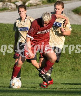 Fussball. Unterliga Ost. DSG Sele/Zell gegen Globasnitz. Kelih Martin, Kelih Miran(Zell), Kowatsch Juergen (Globasnitz). Zell, 28.9.2008.
Foto: Kuess Nadja
---
pressefotos, pressefotografie, kuess, qs, qspictures, sport, bild, bilder, bilddatenbank
