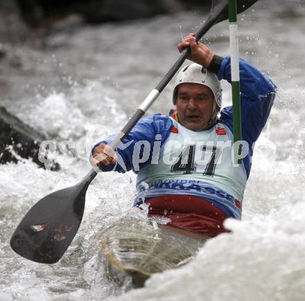 Kaerntner Landesmeisterschaften Wildwasser. Kajak. Norbert Sattler (KV klagenfurt, AUT). Silbermedaillengewiiner bei der Sommerolympiade 1972. Klagenfurt - Gurkerbruecke, 28.9.2008.
Foto: Kuess


---
pressefotos, pressefotografie, kuess, qs, qspictures, sport, bild, bilder, bilddatenbank