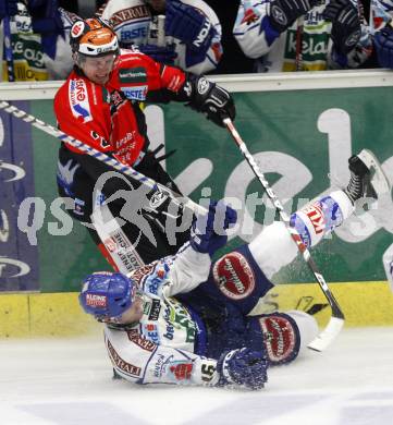 EBEL.  Eishockey Bundesliga. EC Pasut VSV gegen HC TWK Innsbruck. Dan Cavanaugh (VSV), Dustin Johner (Innsbruck). Villach, am 30.9.2008.
Foto: Kuess

---
pressefotos, pressefotografie, kuess, qs, qspictures, sport, bild, bilder, bilddatenbank