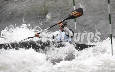 Kaerntner Landesmeisterschaften Wildwasser. Kajak. Herwig Natmessnig (KV Klagenfurt, AUT). Klagenfurt - Gurkerbruecke, 28.9.2008.
Foto: Kuess


---
pressefotos, pressefotografie, kuess, qs, qspictures, sport, bild, bilder, bilddatenbank