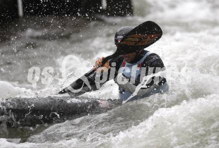 Kaerntner Landesmeisterschaften Wildwasser. Kajak. Herwig Natmessnig (KV Klagenfurt, AUT). Klagenfurt - Gurkerbruecke, 28.9.2008.
Foto: Kuess


---
pressefotos, pressefotografie, kuess, qs, qspictures, sport, bild, bilder, bilddatenbank