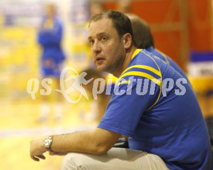 Volleyball. MEVZA. Aich/Dob gegen Kaposvar. Manager Martin Micheu (Aich). Prevalje, 11.10.2008.
Foto: Kuess

---
pressefotos, pressefotografie, kuess, qs, qspictures, sport, bild, bilder, bilddatenbank