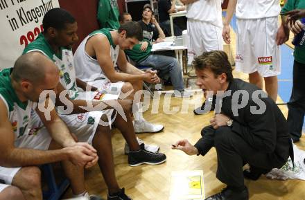 Basketball Bundesliga. Woerthersee Piraten gegen UBSC Graz. Joachim Buggelsheim, Michael Harper, Selmir Husanovic, Trainer Matthias Fischer (Piraten).  Klagenfurt, 29.10.2008
Foto: Kuess

---
pressefotos, pressefotografie, kuess, qs, qspictures, sport, bild, bilder, bilddatenbank