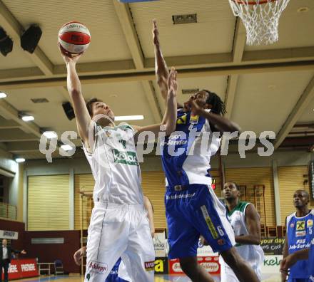 Basketball Bundesliga. Woerthersee Piraten gegen UBSC Graz. Bernhard Weber (Piraten), Bryan Eugene Grier (Graz).  Klagenfurt, 29.10.2008
Foto: Kuess

---
pressefotos, pressefotografie, kuess, qs, qspictures, sport, bild, bilder, bilddatenbank