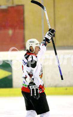 Eishockey Oberliga. Tarco Woelfe gegen ATSE Graz. Torjubel Alex Czechner (Tarco).
Klagenfurt, 8.11.2008
Foto: Nadja Kuess

---
pressefotos, pressefotografie, kuess, qs, qspictures, sport, bild, bilder, bilddatenbank