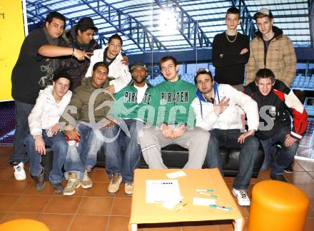 Basketball Bundesliga. Woerthersee Piraten. HAK International, Tag der offenen Tuer. Timothy Burnette, Rasid Mahalbasic. Klagenfurt, 5.2.2009.
Foto: Kuess
---
pressefotos, pressefotografie, kuess, qs, qspictures, sport, bild, bilder, bilddatenbank
