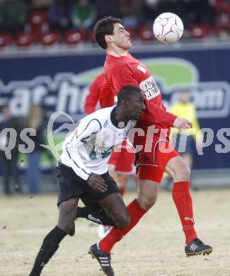 Fussball. Tipp3-Bundesliga. SK Austria Kelag Kaernten  gegen SV Mattersburg. Madou Jagne  (Austria Kaernten), Nedeljko Malic (Mattersburg). Klagenfurt, 28.2.2009. 
Foto: Kuess

---
pressefotos, pressefotografie, kuess, qs, qspictures, sport, bild, bilder, bilddatenbank