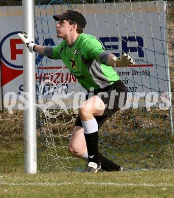 Fussball. Unterliga West. Magdalener SC gegen SV Union Stall. Suppanz Michael  (Magdalen). Magdalen, 22.3.2009. 
Foto: Kuess

---
pressefotos, pressefotografie, kuess, qs, qspictures, sport, bild, bilder, bilddatenbank