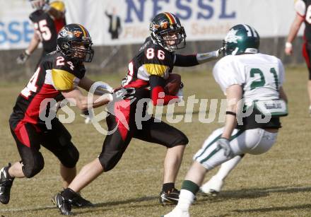 American Football. Interliga.  Carinthian Black Lions gegen Danube Dragons. Andreas Stossier, Karl Pemberger (Lions). Klagenfurt, am 28.3.2009.
Foto: Kuess

---
pressefotos, pressefotografie, kuess, qs, qspictures, sport, bild, bilder, bilddatenbank