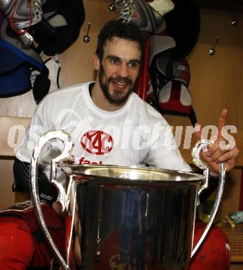 EBEL. Eishockey Bundesliga. KAC gegen EC Salzburg. Jubel Meister KAC, NORRIS Warren. Klagenfurt, am 5.4.2009.
Foto: Kuess 

---
pressefotos, pressefotografie, kuess, qs, qspictures, sport, bild, bilder, bilddatenbank
