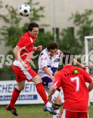 Fussball Regionalliga. SAK gegen St. Florian.  Adilovic Edmir  (SAK), Urbanek Peter (St. Florian). Klagenfurt, 2.5.2009. 
Foto: Kuess

---
pressefotos, pressefotografie, kuess, qs, qspictures, sport, bild, bilder, bilddatenbank