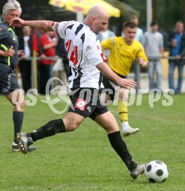 Fussball 1. Klasse B. SV Falle Maria Gail gegen ESV Admira Villach. Daniel Aichholzer (Admira Villach). Maria Gail, am 3.5.2009.
Foto: Kuess
---
pressefotos, pressefotografie, kuess, qs, qspictures, sport, bild, bilder, bilddatenbank