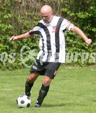 Fussball 1. Klasse B. SV Falle Maria Gail gegen ESV Admira Villach. Daniel Aichholzer (Admira Villach). Maria Gail, am 3.5.2009.
Foto: Kuess
---
pressefotos, pressefotografie, kuess, qs, qspictures, sport, bild, bilder, bilddatenbank