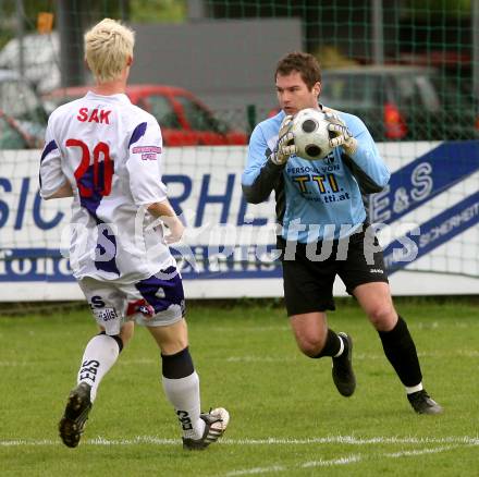 Fussball Regionalliga. SAK gegen St. Florian. Partl Rene (SAK), Friesenecker Markus (St. Florian). Klagenfurt, 2.5.2009. 
Foto: Kuess

---
pressefotos, pressefotografie, kuess, qs, qspictures, sport, bild, bilder, bilddatenbank