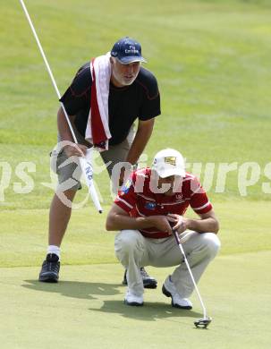 Golf. Challenge Tour. Kaernten Golf Open. GC Klagenfurt Seltenheim. Markus Brier mit Caddy (AUT). Klagenfurt, am 5.6.2009.
Foto: Kuess
---
pressefotos, pressefotografie, kuess, qs, qspictures, sport, bild, bilder, bilddatenbank