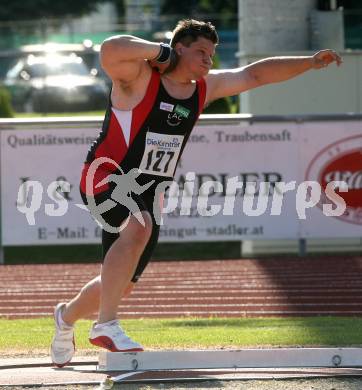 Leichtathletik. Kaerntner Meisterschaft. Kugelstossen. Christian Pirmann. Wolfsberg, am 13.6.2009.
Foto: Kuess
---
pressefotos, pressefotografie, kuess, qs, qspictures, sport, bild, bilder, bilddatenbank