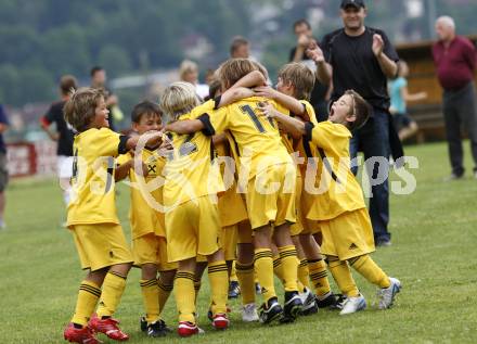 Fussball Volksschulcup. Knabenfinale. VS Voelkermarkt (Franz Mettinger Schule) gegen VS Hermagor. Jubel VS Voelkermarkt. Steinfeld, am 16.6.2009.
Foto: Kuess
---
pressefotos, pressefotografie, kuess, qs, qspictures, sport, bild, bilder, bilddatenbank