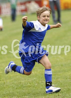 Fussball Volksschulcup. Maedchenfinale VS Ferlach gegen VS Arnoldstein. Torjubel VS Ferlach. Steinfeld, am 16.6.2009.
Foto: Kuess
---
pressefotos, pressefotografie, kuess, qs, qspictures, sport, bild, bilder, bilddatenbank