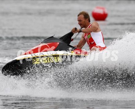 Decathlon. Promi Jet Ski Rennen. Achim Moertl. St. Kanzian, am 20.6.2009.
Foto: Kuess
---
pressefotos, pressefotografie, kuess, qs, qspictures, sport, bild, bilder, bilddatenbank