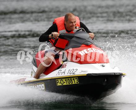Decathlon. Promi Jet Ski Rennen. Martin Kobau. St. Kanzian, am 20.6.2009.
Foto: Kuess
---
pressefotos, pressefotografie, kuess, qs, qspictures, sport, bild, bilder, bilddatenbank