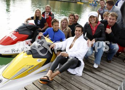 Decathlon. Promi Jet Ski Rennen. Birgit Morelli, Buergermeister Jakob Strauss (Sittersdorf), Norbert Domnik, Steffi Graf, Patrick Friesacher, Achim Moertl, Erwin Dokter, Sabine Egger, Valentin Blazej. St. Kanzian, am 20.6.2009.
Foto: Kuess
---
pressefotos, pressefotografie, kuess, qs, qspictures, sport, bild, bilder, bilddatenbank