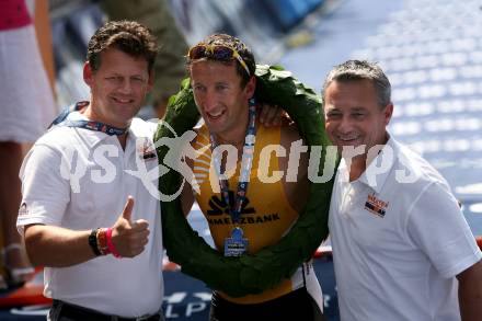 Ironman. Triathlon. Schwimmen, Radfahren, Laufen. Ironman Austria. Buergermeister Christian Scheider, Marino Vanhoenacker (BEL), Hannes Anton. KLagenfurt, am 5.7.2009.
Foto: Kuess

---
pressefotos, pressefotografie, kuess, qs, qspictures, sport, bild, bilder, bilddatenbank
