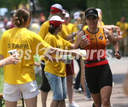 Ironman. Triathlon. Schwimmen, Radfahren, Laufen. Ironman Austria. Labestation. Erfrischung. Abkuehlung.. KLagenfurt, am 5.7.2009.
Foto: Kuess

---
pressefotos, pressefotografie, kuess, qs, qspictures, sport, bild, bilder, bilddatenbank