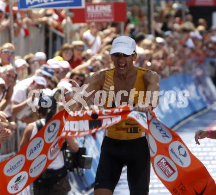 Ironman. Triathlon. Schwimmen, Radfahren, Laufen. Ironman Austria. Marino Vanhoenacker (BEL). KLagenfurt, am 5.7.2009.
Foto: Kuess

---
pressefotos, pressefotografie, kuess, qs, qspictures, sport, bild, bilder, bilddatenbank