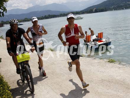 Ironman. Triathlon. Schwimmen, Radfahren, Laufen. Ironman Austria. Bernhard Hiebl (AUT), Stephan Bayliss (GBR).  KLagenfurt, am 5.7.2009.
Foto: Kuess

---
pressefotos, pressefotografie, kuess, qs, qspictures, sport, bild, bilder, bilddatenbank