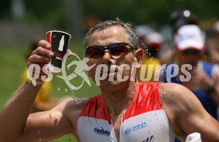 Ironman. Triathlon. Schwimmen, Radfahren, Laufen. Ironman Austria. Labestation. Erfrischung. Abkuehlung. KLagenfurt, am 5.7.2009.
Foto: Kuess

---
pressefotos, pressefotografie, kuess, qs, qspictures, sport, bild, bilder, bilddatenbank