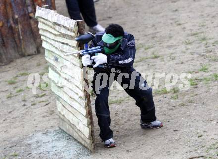 Fussball Bundesliga. SK Austria Kaernten. Paintball. Sandro Jose Da Silva. Schreckendorf, am 7.7.2009.
Foto: Kuess
---
pressefotos, pressefotografie, kuess, qs, qspictures, sport, bild, bilder, bilddatenbank