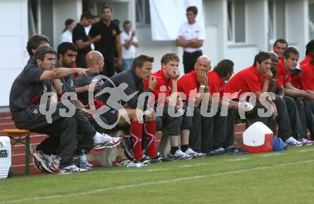 Fussball Testspiel. WAC/St. Andrae gegen 1. FC Koeln. Betreuer- und Spielerbank, Trainer Zvonimir Soldo (Koeln). Wolfsberg, am 22.7.2009.
Foto: Kuess
---
pressefotos, pressefotografie, kuess, qs, qspictures, sport, bild, bilder, bilddatenbank