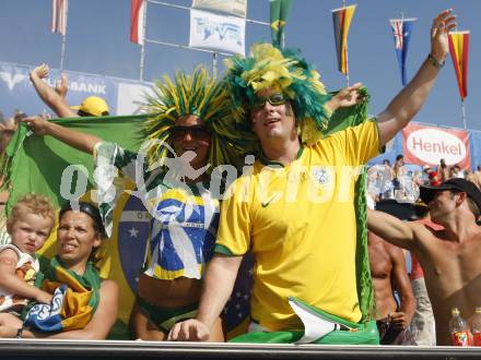 Beachvolleyball. Fans. Klagenfurt, 1.8.2009.
Foto: Kuess 

---
pressefotos, pressefotografie, kuess, qs, qspictures, sport, bild, bilder, bilddatenbank
