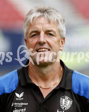 Fussball Bundesliga. SK Austria Kaernten Akademie U19. BNZ. Bundesnachwuchszentrum. Trainer Vidreis Guenther. Klagenfurt, am 4.8.2009.
Foto: Kuess
---
pressefotos, pressefotografie, kuess, qs, qspictures, sport, bild, bilder, bilddatenbank