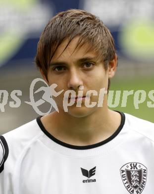 Fussball Bundesliga. SK Austria Kaernten Akademie U17. BNZ. Bundesnachwuchszentrum. Daniel Schrammel. Klagenfurt, am 4.8.2009.
Foto: Kuess
---
pressefotos, pressefotografie, kuess, qs, qspictures, sport, bild, bilder, bilddatenbank