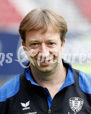 Fussball Bundesliga. SK Austria Kaernten Akademie U15. BNZ. Bundesnachwuchszentrum. Co-Trainer Gernot Machne. Klagenfurt, am 4.8.2009.
Foto: Kuess
---
pressefotos, pressefotografie, kuess, qs, qspictures, sport, bild, bilder, bilddatenbank