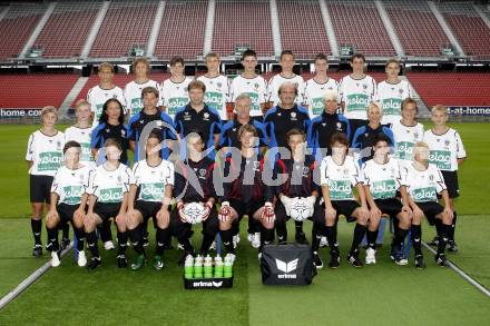 Fussball Bundesliga. SK Austria Kaernten Akademie U15. BNZ. Bundesnachwuchszentrum. 1. Reihe v.l. Bastian Rupp, Habunek Mario, Regenfelder Philipp, Regenfelder Philipp, Steinbauer Dominik, Casali Tino, Hober Marcel, Franz Stefan, Hobel Julian; 2. Reihe v.l. Ladinig Lukas, Groinig Michael, Baltic Amela, Stoxreiter Guenther, Machne Gernot, Oberrisser Werner, Woschitz Anton, Gruber Sabine, Ernst Isabella, Hohenberger Jakob, Karre Bernhard; 3. Reihe v.l. Pauritsch Emanuel, Kuester Oliver, Reinwald Dennis, Basha Astrit, Otti Michael, Graf Tobias, Schuettelkopf Manuel, Salentinig Julian. Klagenfurt, am 4.8.2009.
Foto: Kuess
---
pressefotos, pressefotografie, kuess, qs, qspictures, sport, bild, bilder, bilddatenbank