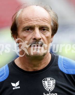 Fussball Bundesliga. SK Austria Kaernten Akademie U17. BNZ. Bundesnachwuchszentrum. Tormanntrainer Anton Woschitz. Klagenfurt, am 4.8.2009.
Foto: Kuess
---
pressefotos, pressefotografie, kuess, qs, qspictures, sport, bild, bilder, bilddatenbank