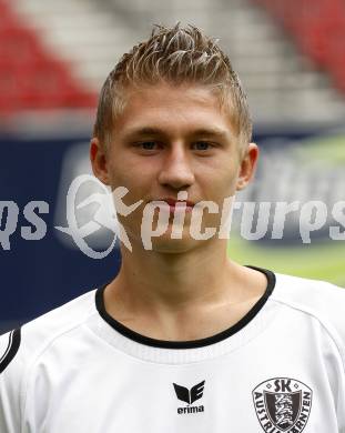 Fussball Bundesliga. SK Austria Kaernten Akademie U17. BNZ. Bundesnachwuchszentrum. Kevin Puschl. Klagenfurt, am 4.8.2009.
Foto: Kuess
---
pressefotos, pressefotografie, kuess, qs, qspictures, sport, bild, bilder, bilddatenbank