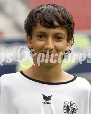 Fussball Bundesliga. SK Austria Kaernten Akademie U16. BNZ. Bundesnachwuchszentrum. Naim Bejaoui. Klagenfurt, am 4.8.2009.
Foto: Kuess
---
pressefotos, pressefotografie, kuess, qs, qspictures, sport, bild, bilder, bilddatenbank