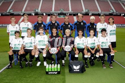 Fussball Bundesliga. SK Austria Kaernten Akademie U16. BNZ. Bundesnachwuchszentrum. 1. Reihe v.l. Bejaoui Naim, Rabitsch Lukas, Winter Oliver, Regenfelder Philipp, Kavelar Nico, Reinprecht Markus, Ogris Manfred, Schawarz Andreas; 2. Reihe v.l. Eichner Daniel, Maierhofer Matthias, Stoxreiter Guenther, Plieschnegger Helfried, Schweiger Robert, Woschitz Anton, Gruber Sabine, Ramusch Michael, Zimmermann Franz-Vinzenz. Klagenfurt, am 4.8.2009.
Foto: Kuess
---
pressefotos, pressefotografie, kuess, qs, qspictures, sport, bild, bilder, bilddatenbank